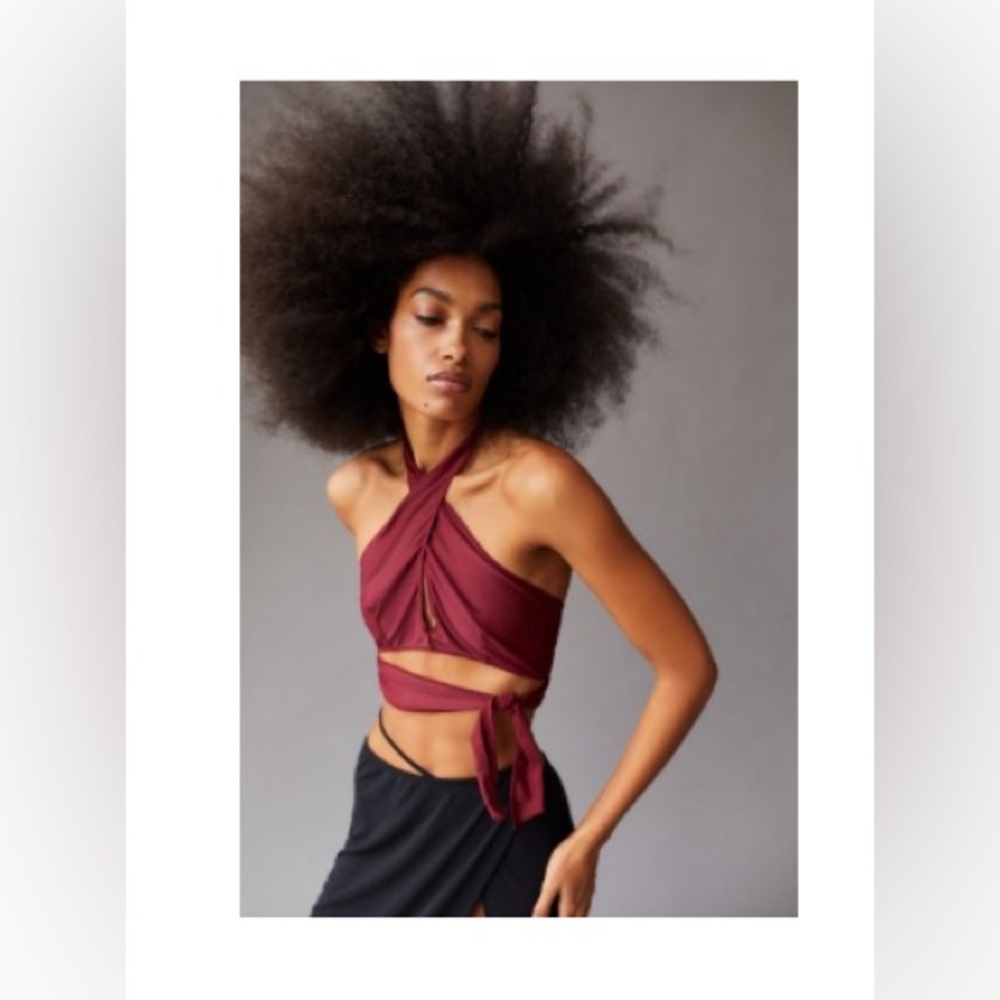 Out From Under Sorelle Twist Halter
Bra Top